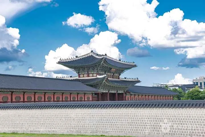 Un itinerario perfecto en Seúl para seniors visitando el Palacio Gyeongbokgung sin escaleras.